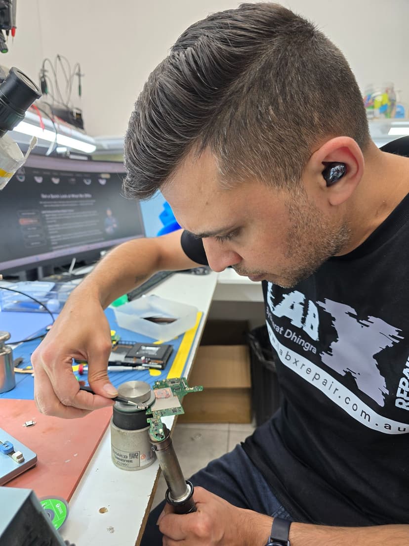 Advanced Motherboard Repair – Micro Soldering (Week 1)